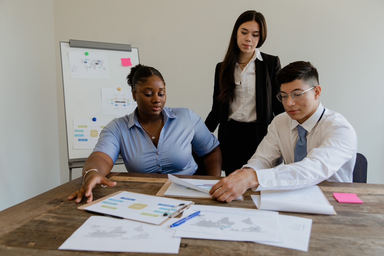 découvrez l'essentiel de la responsabilité civile professionnelle, un guide complet pour comprendre ses enjeux, ses obligations et comment protéger votre activité. informez-vous sur les garanties, les risques et les meilleures pratiques pour assurer votre tranquillité d'esprit dans votre profession.